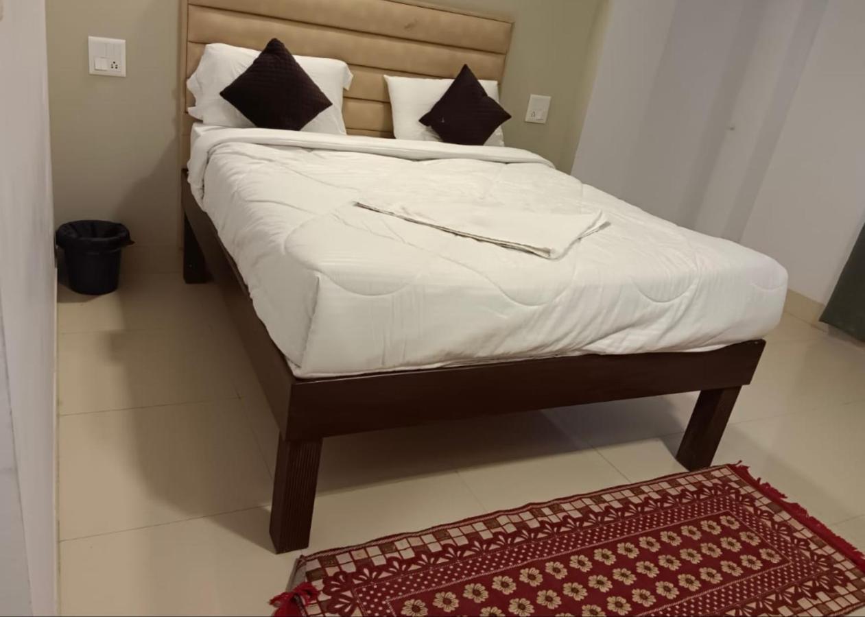 Hotel Amenda International New Delhi Buitenkant foto